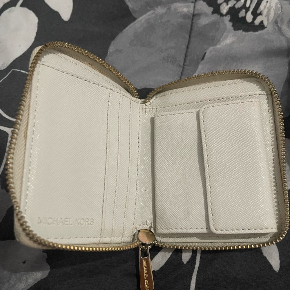 Reposhing - Picture 3 of 3